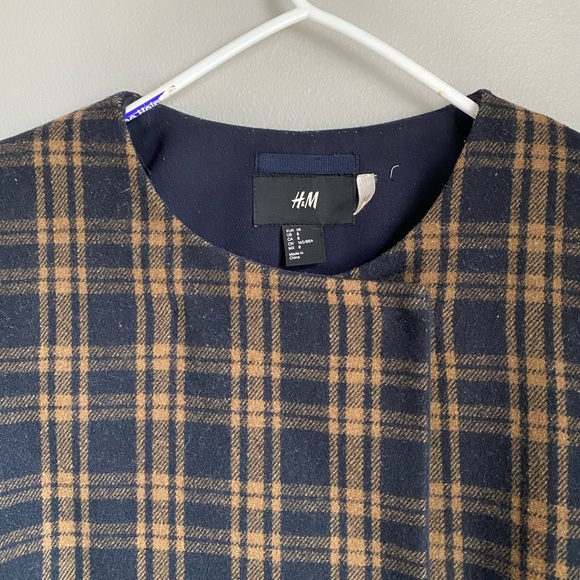 2 for $60 Classic cut H&M fall jacket - Picture 2 of 3